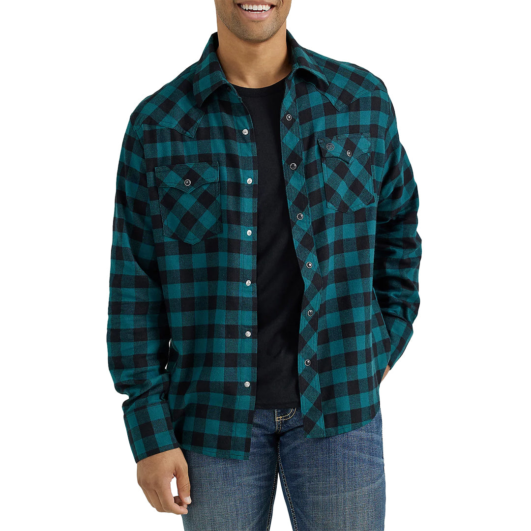 Wrangler Men's Retro Flannel Plaid Long Sleeve Snap Shirt